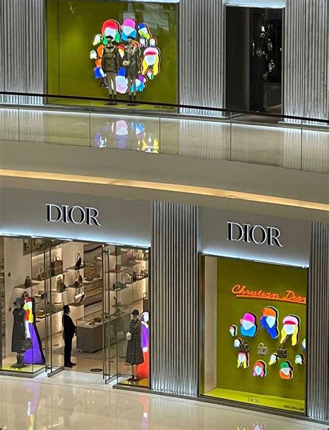 Marco Lodola illumina le vetrine di Dior 